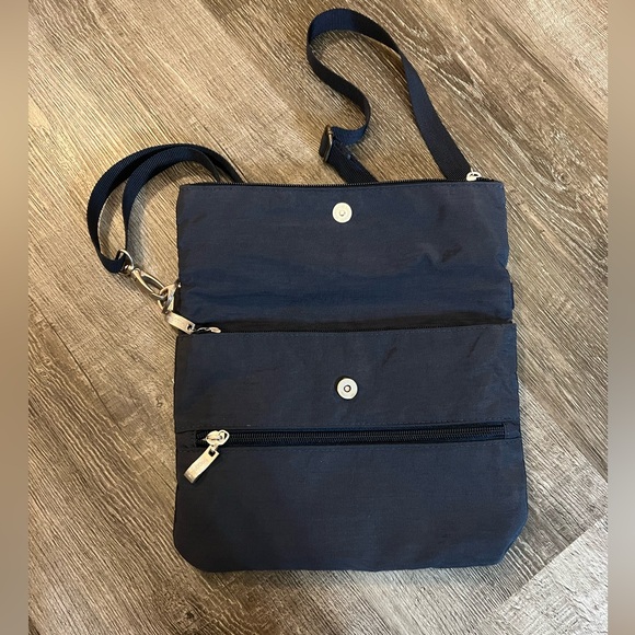 Baggallini Bag Flip Zip Crossbody - Picture 2 of 6